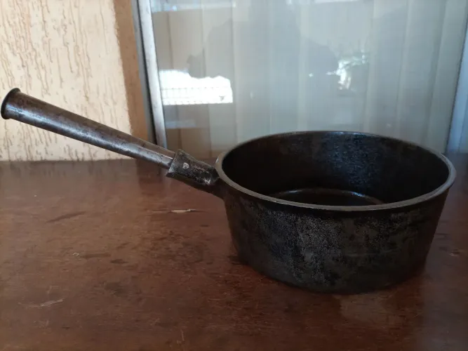 Panela de ferro antiga com cabo de ferro tamanho 5 bem conservada