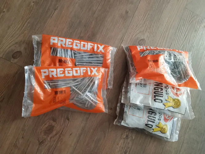Vendo pregos 22x42 (02pac.) 17x27 (3pac.) 