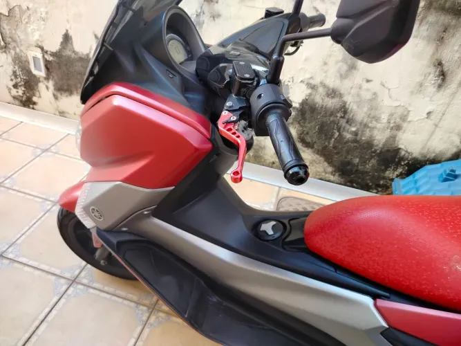 Yamaha scooter nmax 160 vermelha