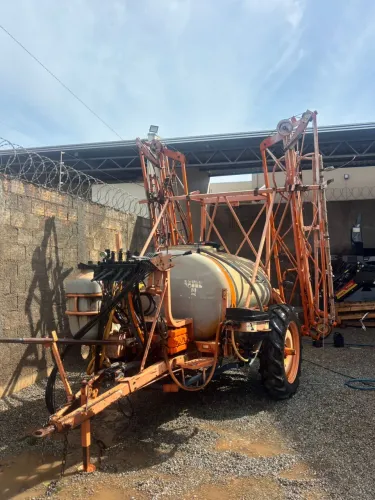 Pulverizador Jacto AD-18 2002