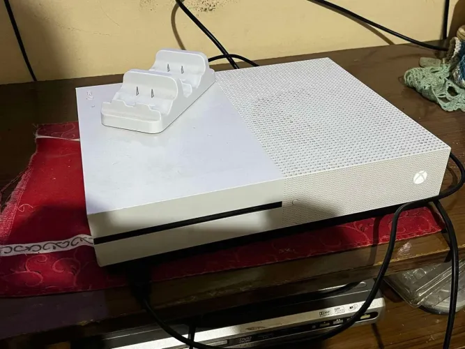XBOX ONE S 1TB