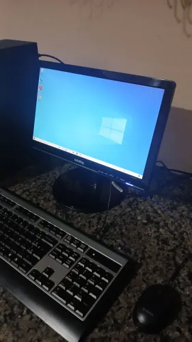 Computador ótimo Windows 10 4gigas de memória