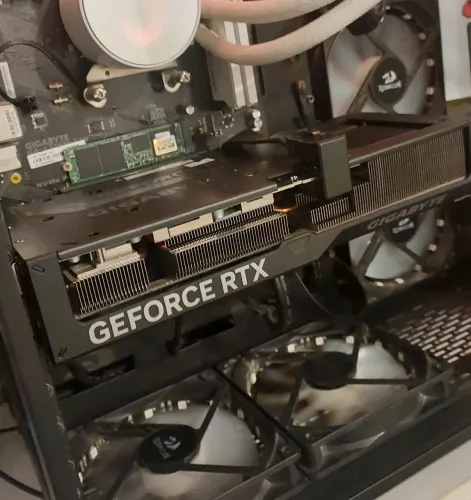 RTX 4070 12GB - Estado de seminova - para 4k com DLSS - Tem poder para Path Tracing