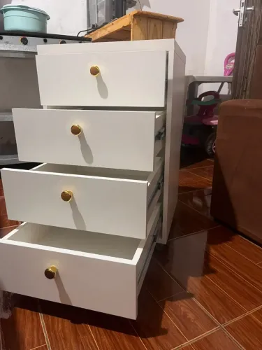 Criado mudo pronto por seu lar