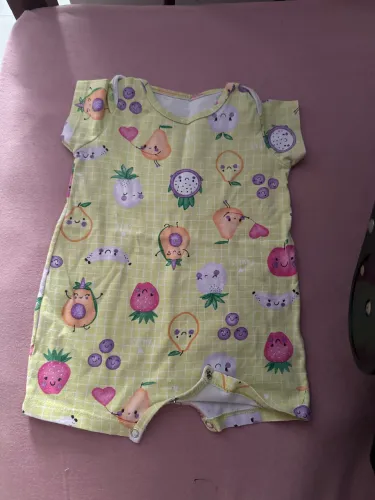 Lote de roupas de bebê