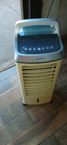 VENDO ESSE UMIDIFICADOR USADO MAIS EM BOM ESTADO. (SÓ NAO UMIDIFICA).