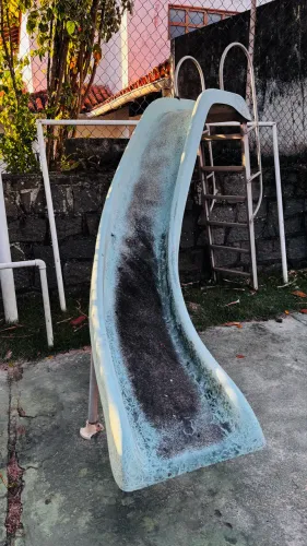 Escorregador de piscina