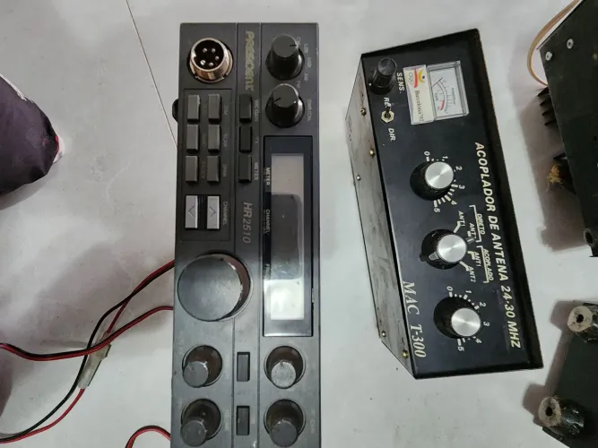 VENDO APARELHOS DE ESTAÇÃO DE RADIOS AMADORES