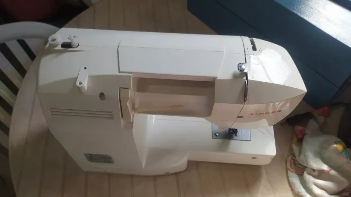Vendo máquina de costura Singer eletrônica 