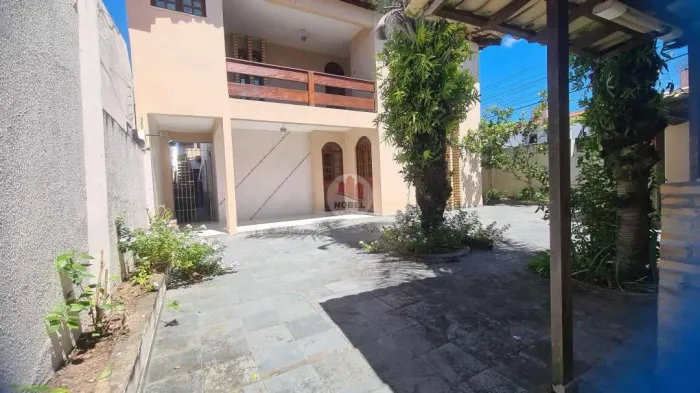 Casa com 5 Quarto(s) e 5 banheiro(s) para Alugar, 228 m² por R$ 4500 / Mês