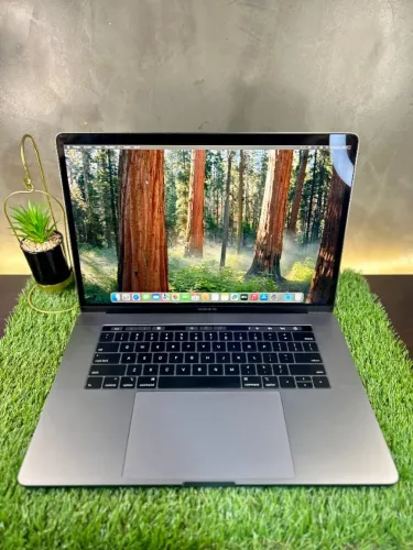 MacBook Pro 2019 15,4 polegadas-Core i7 - 16gb ram - 512gb SSD