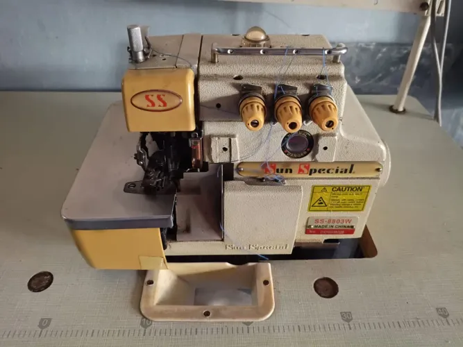 Maquina Overlock Novíssima