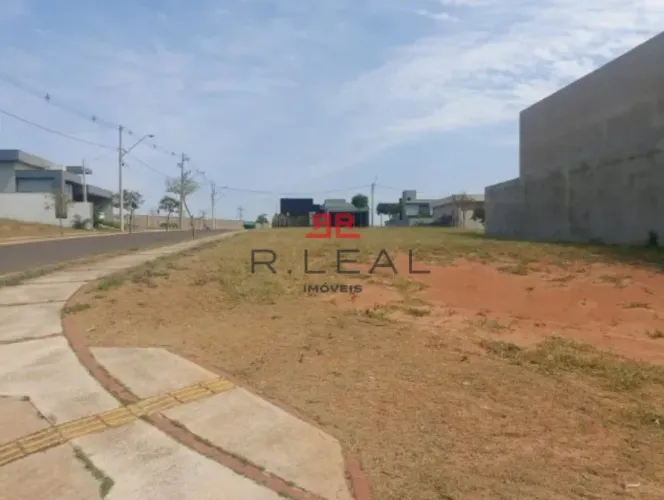Lote à venda no Condomínio Cyrela