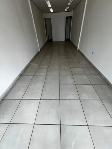 Loja Comercial com aproximadamente 52m² com Mezanino | Frente Araújo | Próxima ao Shopping