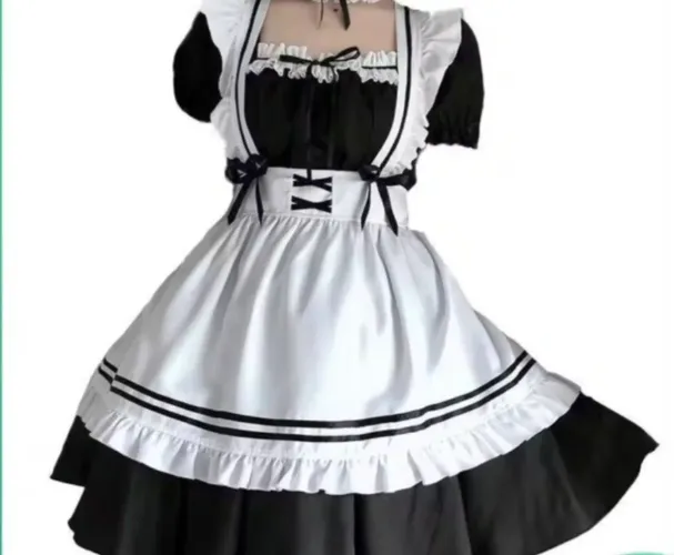 Cosplay maid