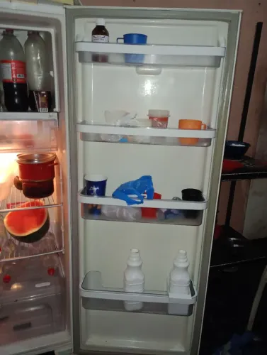 Vendo geladeira fros Free pegando perfeitamente não faço entrega retirada no novo israel