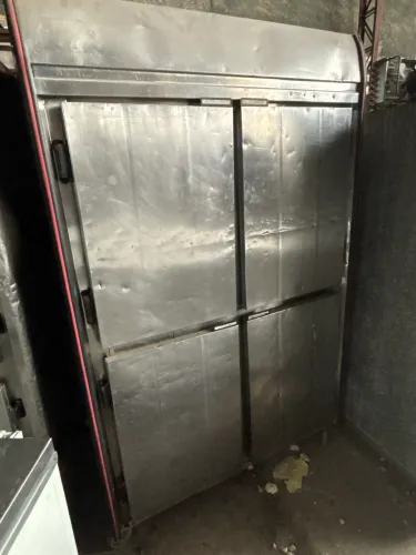 Geladeira de inox industrial 4 portas 