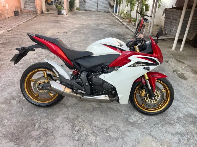 Cbr 600 , manual propriedade chave reserva , moto revisada nada fazer !