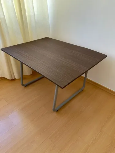 Mesa de desenho com altura ajustável