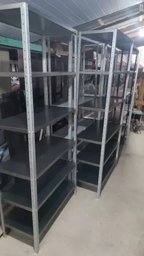 Prateleiras zincadas seminovas VENDE-SE