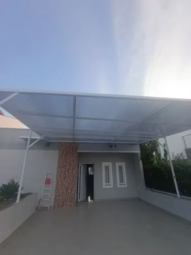 Cobertura de garagem em policarbonato