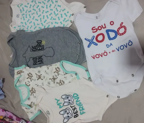Lote de roupa de bebê 