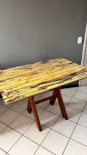 Mesa média de madeira 
