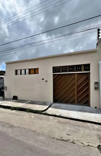 Casa no Educandos, próximo a Apa móveis.