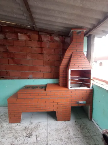 Churrasqueira com fogao chapa de três bocas