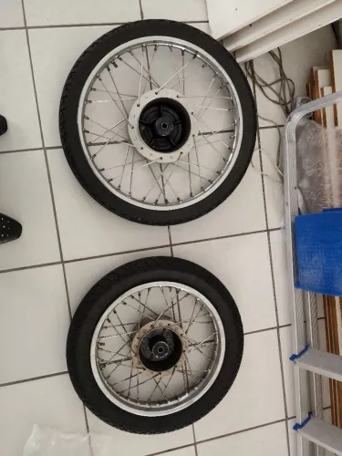Par de rodas + pneus da Biz 110i