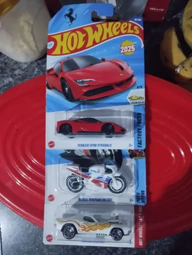 3 CARRINHOS HOT WHEELS, FERRARI,HONDA