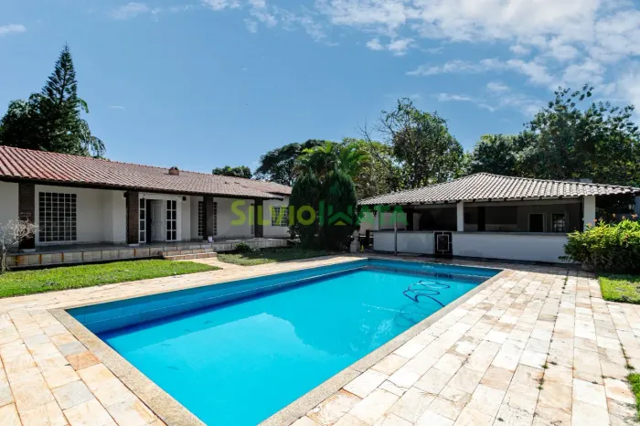 EXCELENTE CASA EM CONDOMÍNIO DE CHÁCARAS!