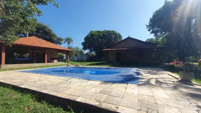Sitio com 4.899m² e 3 quartos, sendo 1 suíte, no Condomínio Estância San Remo em Contagem-