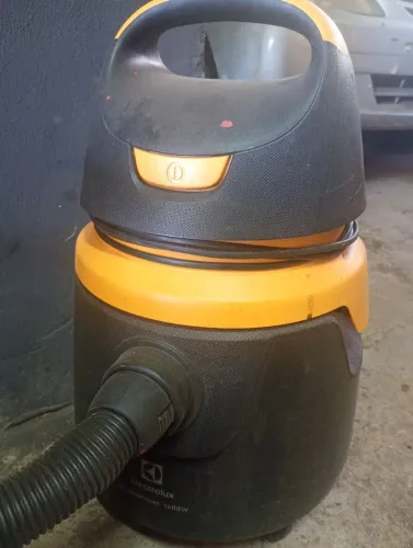 Vendo lavadora de alta pressão e aspirador de pó