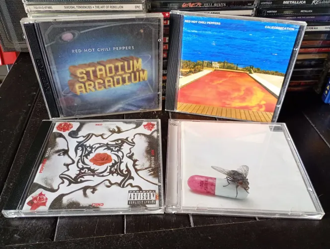 2 CDs RED HOT CHILI PEPPERS Usados Leia A Descrição 