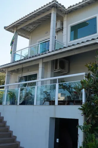 CASA À VENDA - CONDOMÍNIO DOS PÁSSAROS CABO FRIO - O Condomínio disponibiliza lazer e segu