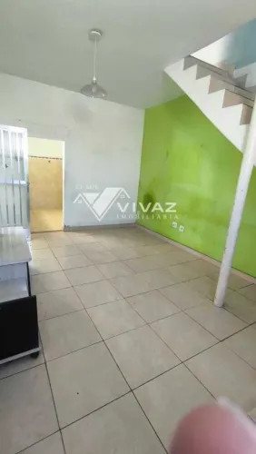 Casa triplex com 02 Quartos, 02 Banheiros e Terraço na Abolição