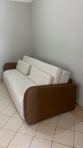 Sofá de linho e courino