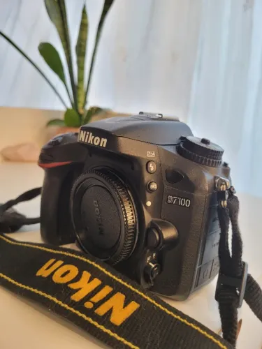 Câmera Nikon d7100