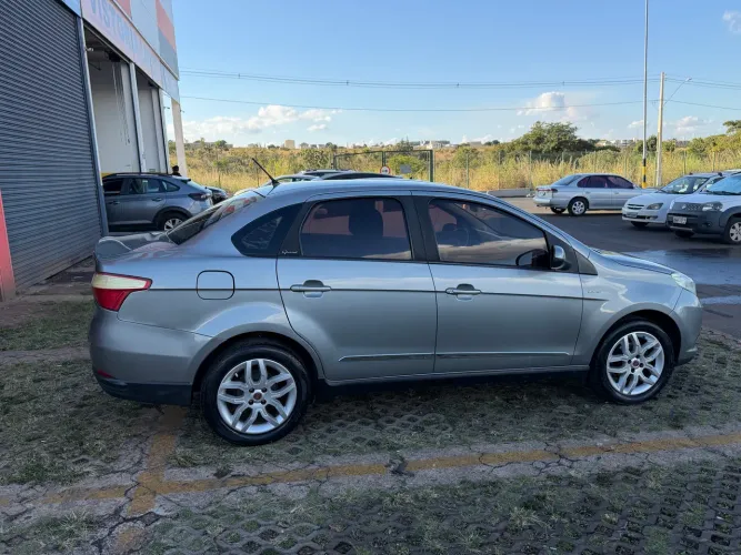 Fiat Grand Siena Essence Dual. 1.6 Flex 16V 2013
