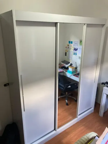 Quarda Roupa 3 postas e um espelho- Portas de correr