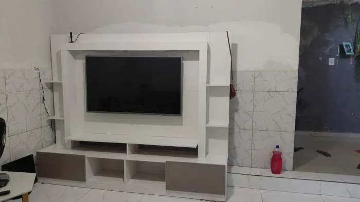 VENDO ESTE RAQUE GRANDE DE SALA BRANCO PREÇO DE DESAPEGO BUSCA AQUI PANPULHA OK