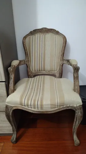 Vendo poltrona estilo Luiz xv. Em ótimo estado!