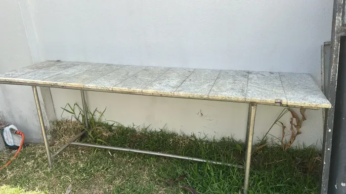 Mesa granito e aço