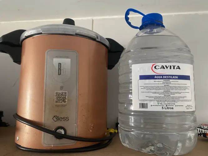 Autoclave usada e acessórios
