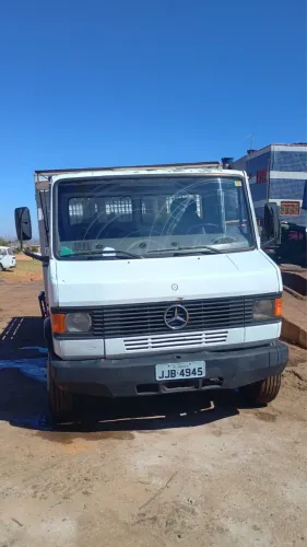 Caminhão Carroceria - Volkswagen 710