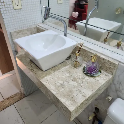 Bancada em Mármore Bege Bahia com Cuba de Apoio Incepa