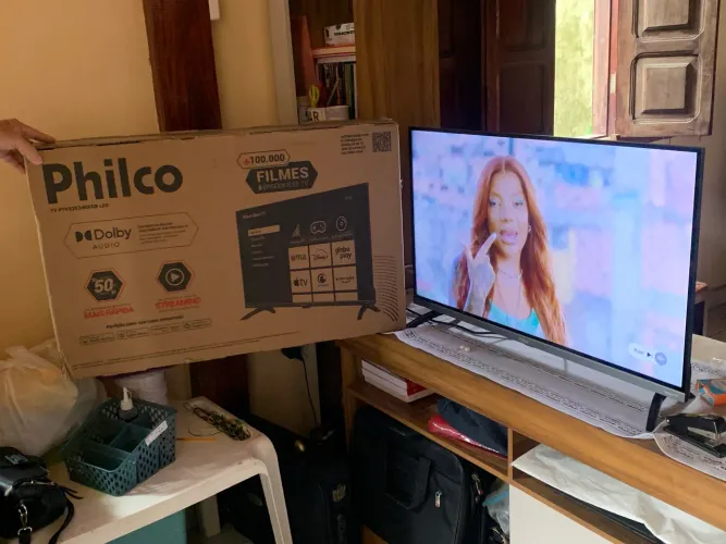 Smart TV 32" Philco LED Roku TV Wi-Fi HDMI Dolby Audio Quad Core Prata