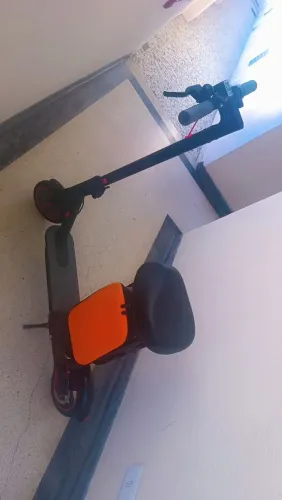 Patinete elétrico com banco