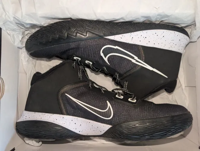 Tênis Nike Kyrie Flytrap IV tamanho 45 BR